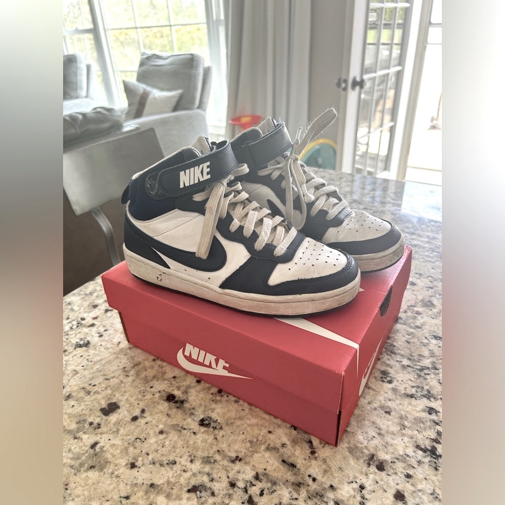 Nike $67 Court Borough Mid 2 (GS) sneakers size 4.5 youth